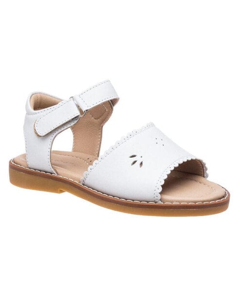 Child Girl Classic Sandal with Scallop