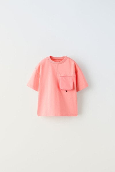 T-shirt with contrast pocket