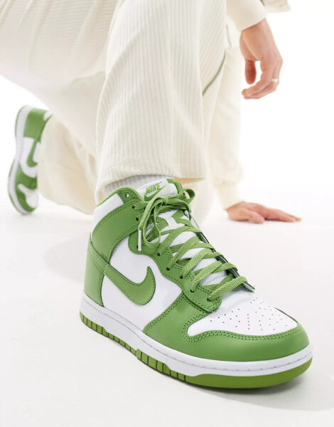 Nike Dunk Hi Retro trainers in white and green