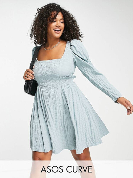 ASOS DESIGN Curve – Gesmoktes, strukturiertes Babydoll-Kleid in Staubblau