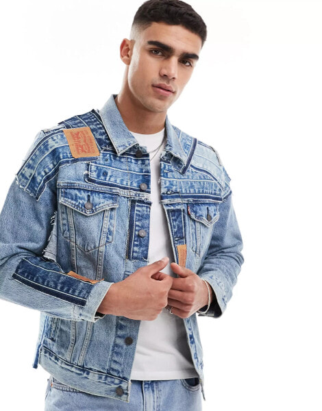 Levi's – The Trucker – Jeansjacke in Mittelblau mit geflicktem Used-Design