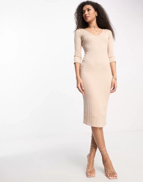 River Island – Geripptes Midikleid in Beige mit 3/4-Ärmeln