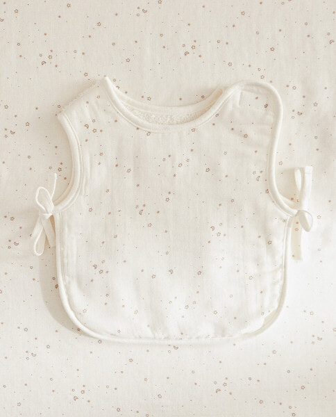 Muslin baby bib with stars