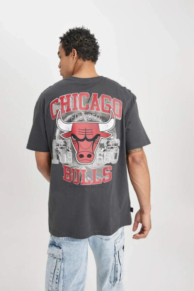 DeFactoFit NBA Chicago Bulls Boxy Fit Bisiklet Yaka Kısa Kollu Tişört