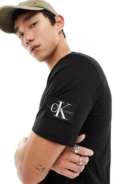 Calvin Klein Jeans regular badge t-shirt in black