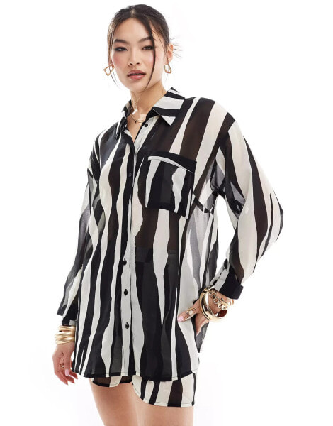 In The Style beach shirt co-ord in zebra print