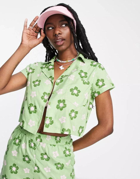 Daisy Street cropped boxy shirt in retro smile graphic floral co-ord