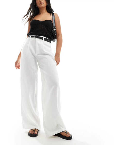 Stradivarius belted linen look trouser in white