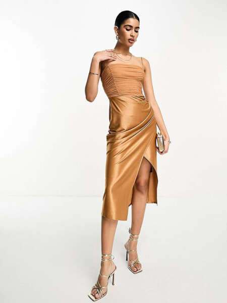 ASOS DESIGN – Goldfarbenes, drapiertes Satin-Midikleid mit Raffung aus Netzstoff