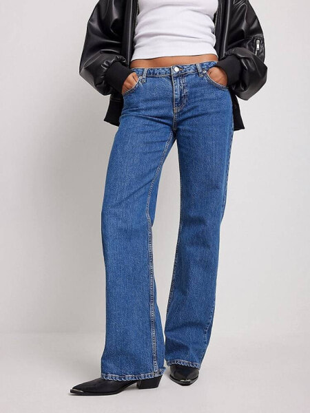 NA-KD low waist straight leg jeans in mid blue