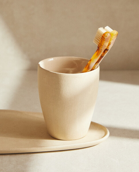 Ceramic toothbrush holder