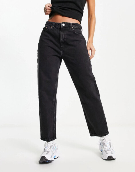 Mango – Mom-Jeans in Schwarz