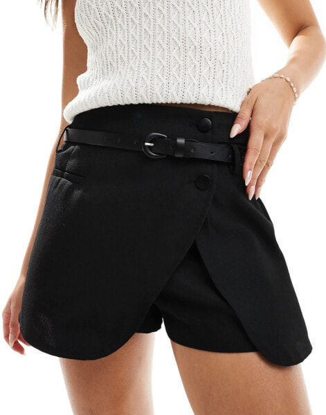 ASOS DESIGN – Eleganter Wickel-Skort in Schwarz mit Gürtel