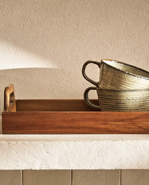 Wooden tray with handle