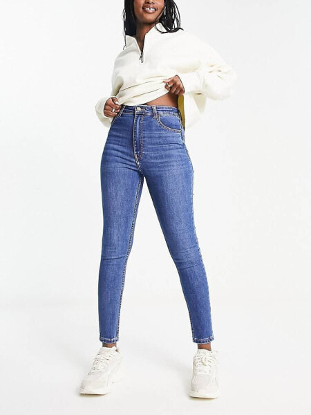Джинсы женские Bershka – Mom Jeans в удобной посадке среднего цвета