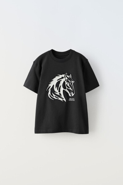 Embossed horse t-shirt