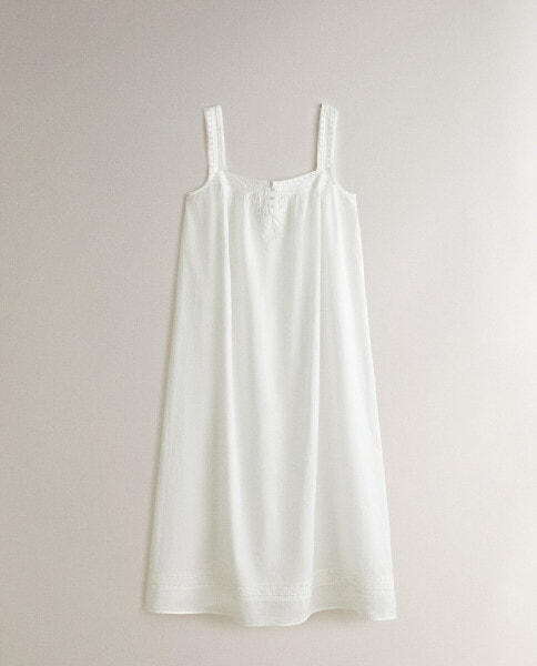 Cotton nightdress with lace trims