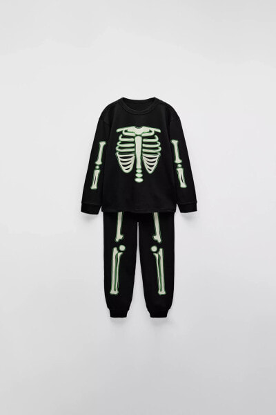 AGES 2-6 YEARS/ GLOW-IN-THE-DARK SKELETON PYJAMAS