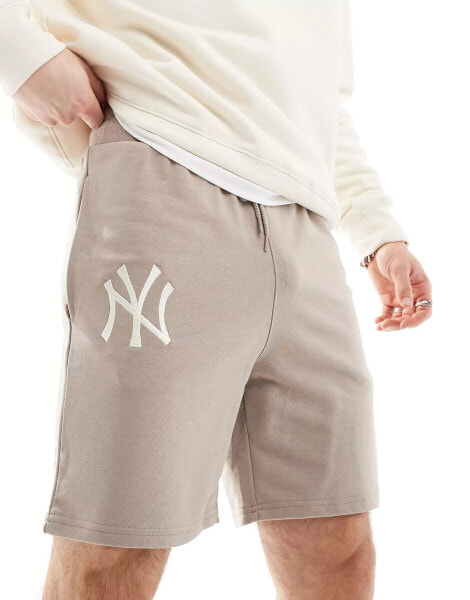 New Era NY logo shorts in stone