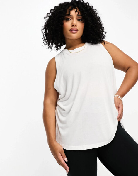 ASOS 4505 Curve yoga vest with twist back in white