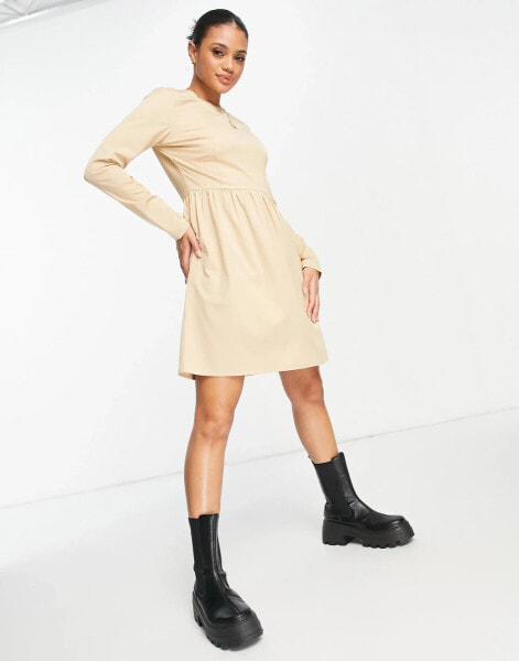 NA-KD – Langärmliges Minikleid in Beige