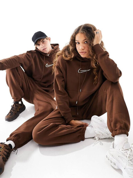 Nike Midi Swoosh unisex hoodie in caceo brown