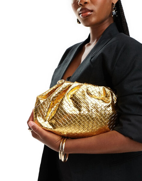 Glamorous woven clutch bag with detachable chain strap in gold