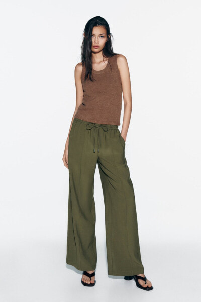 Wide-leg trousers with elastic waistband