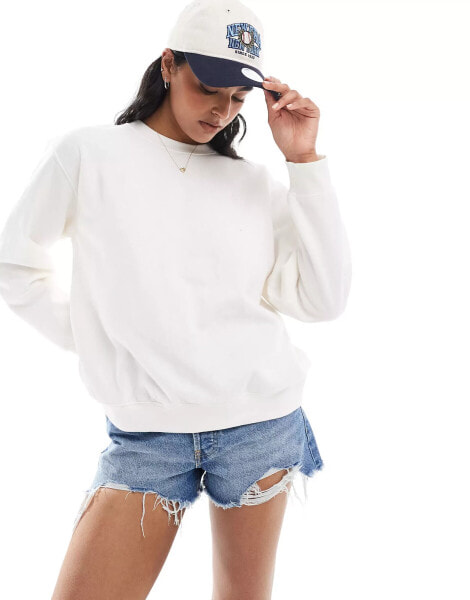 Levi's Everyday small tonal logo sweatshirt in white