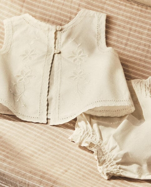 Embroidered baby set