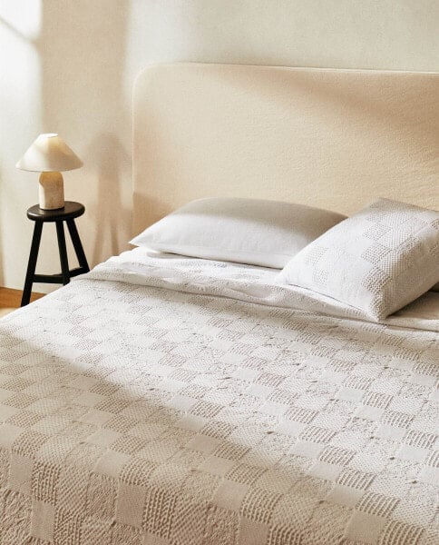 Textured bedspread