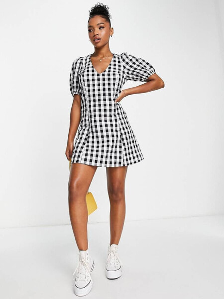 Monki mini smock dress with puff sleeves in monochrome gingham