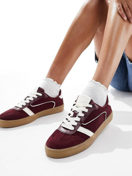 Stradivarius trainer with gum sole in cherry 