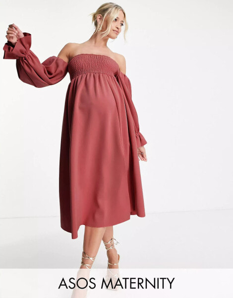 ASOS DESIGN Maternity – Midikleid in Dunkelrosa mit gesmokter Brustpartie und Blousonärmeln