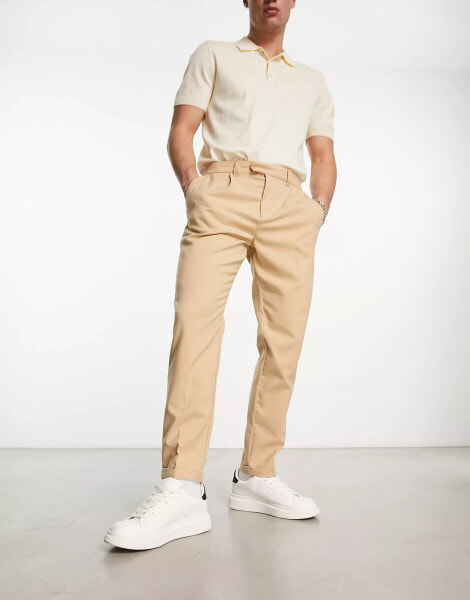 New Look – Schmal zulaufende Hose in Steinbeige mit Bundfalten