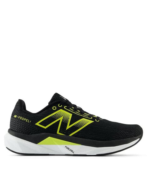 New Balance Fuelcell propel v5 trainers in black