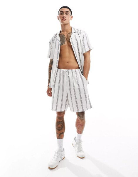 New Look striped linen blend short in white