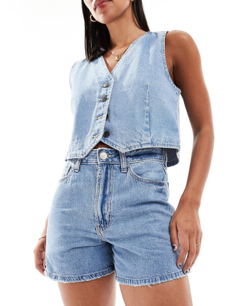 Hollister ultra high rise 90s fit denim short in mid blue