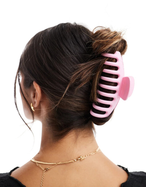 Pieces wellness tube claw clip in baby pink