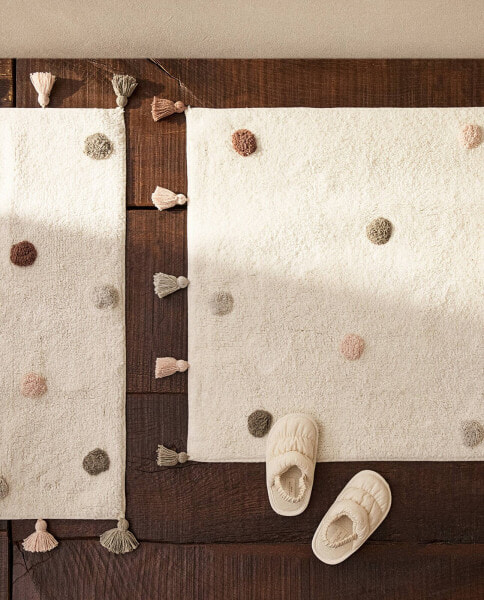 Children's polka dot bath mat