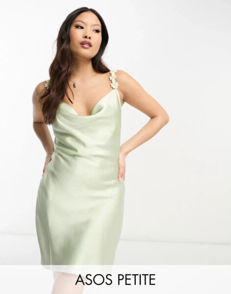 Женское мини-платье ASOS DESIGN Petite Träger-Minikleid aus Satin in Apfelgrün mit Wasserfallausschnitt und Gänseblümchenverzierung an den Trägern