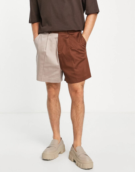 ASOS DESIGN – Elegante Bermudashorts mit gespleißtem Design in Brauntönen