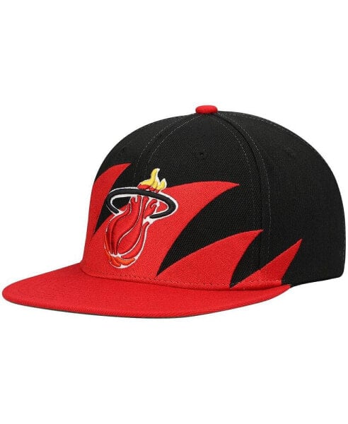 Men's Black and Red Miami Heat Hardwood Classics Sharktooth Snapback Hat