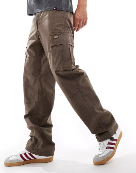 Dickies eagle bend cargo trousers in brown