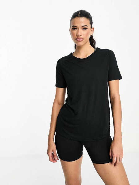 Hummel Mesh t-shirt with raglan sleeve in black