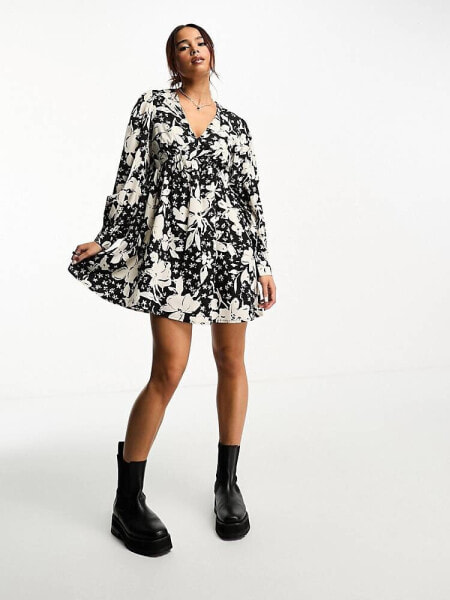 Wednesday's Girl floral print smock mini dress in black and cream