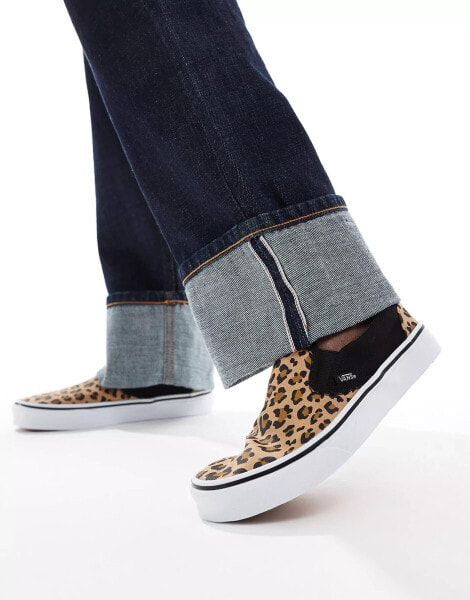 Vans classic slip on sneakers in leopard print