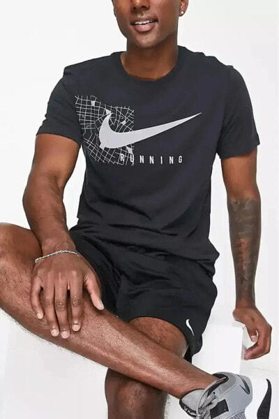 Dri-Fit Run Trail Standart Fit Kesim Siyah Erkek Spor Tişört