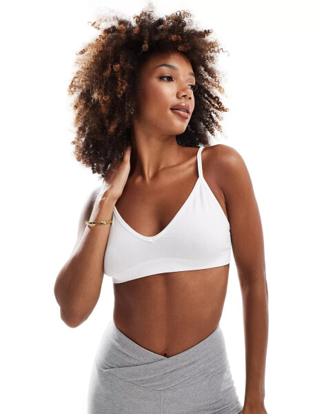 ASOS 4505 Icon seamless active intimate light support sports bra in white