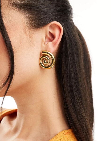 Petit Moments sciacca chunky swirl stud earrings in gold